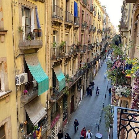 Spacious Modern Apartment In The Vibrant El Raval Barcelona Luaran gambar