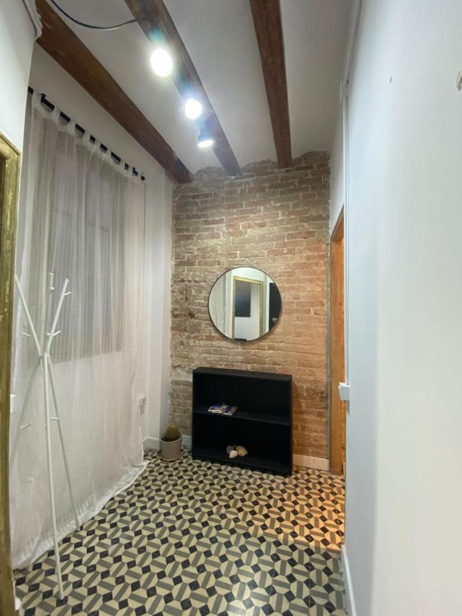 Spacious Modern Apartment In The Vibrant El Raval Barcelona Luaran gambar