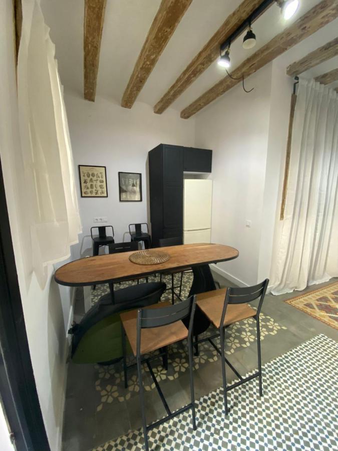 Spacious Modern Apartment In The Vibrant El Raval Barcelona Luaran gambar