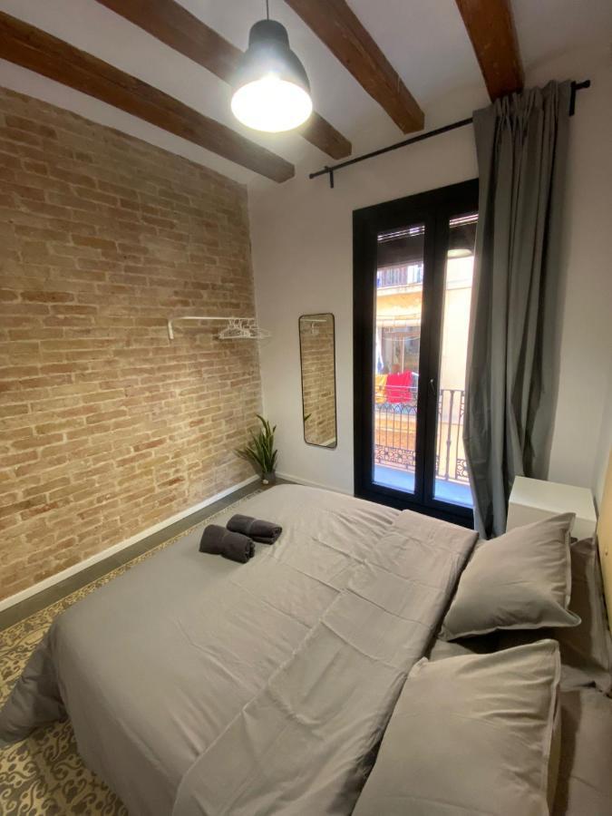 Spacious Modern Apartment In The Vibrant El Raval Barcelona Luaran gambar