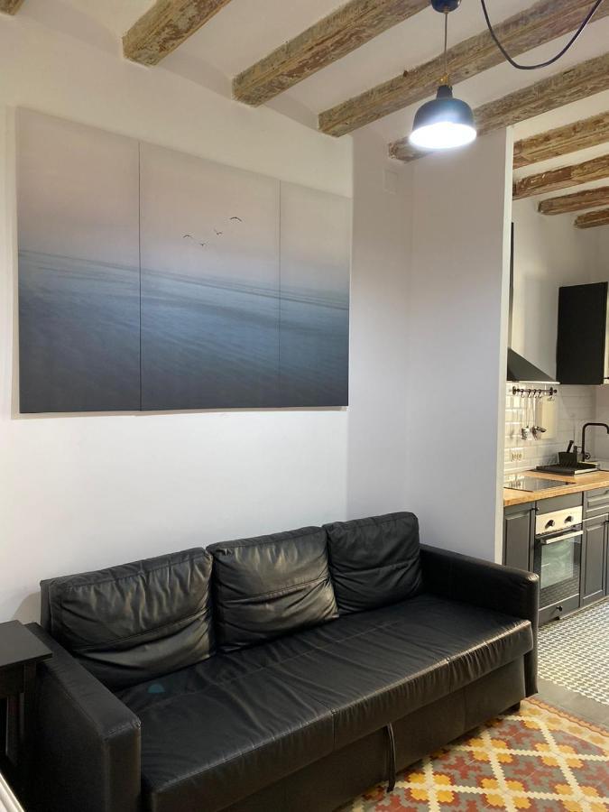 Spacious Modern Apartment In The Vibrant El Raval Barcelona Luaran gambar