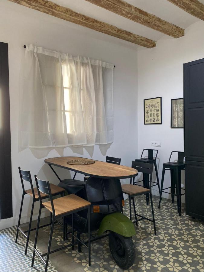 Spacious Modern Apartment In The Vibrant El Raval Barcelona Luaran gambar