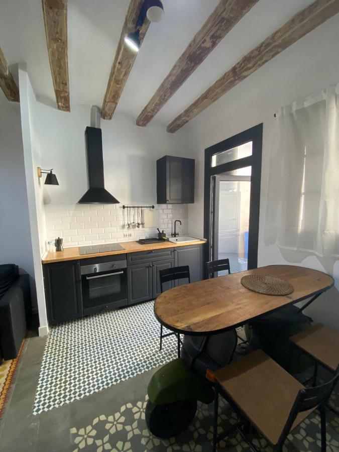 Spacious Modern Apartment In The Vibrant El Raval Barcelona Luaran gambar